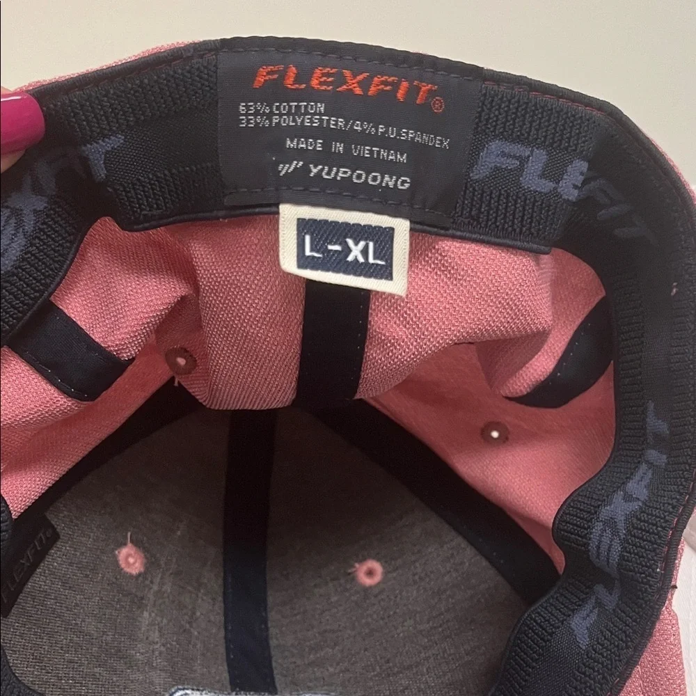 Travis Mathew Pink & White Men’s Fitted ball Caps size L / XL